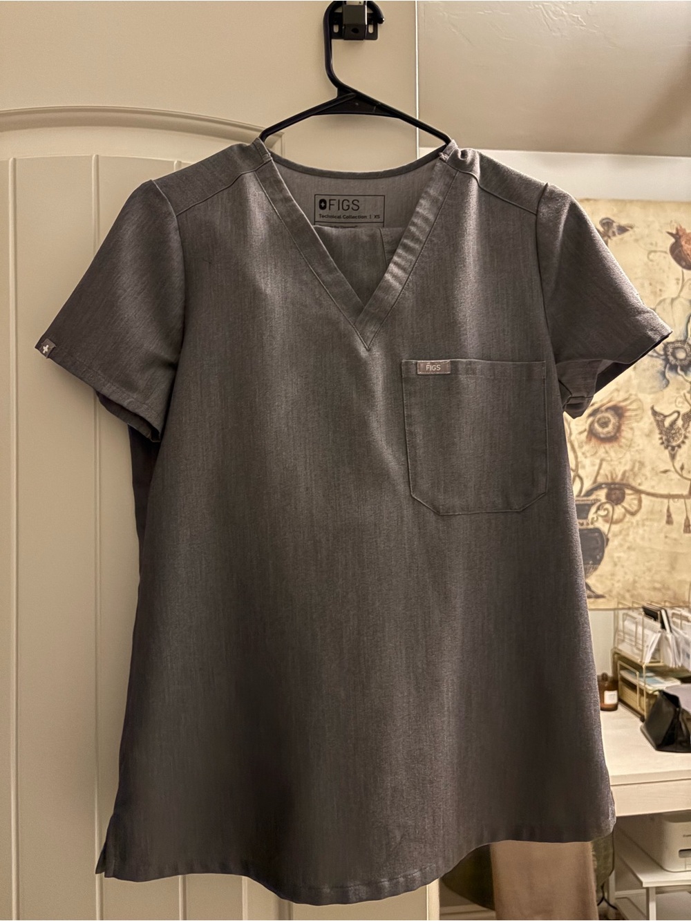 FIGS women’s Charcoal Gray V-Neck Scrub Top